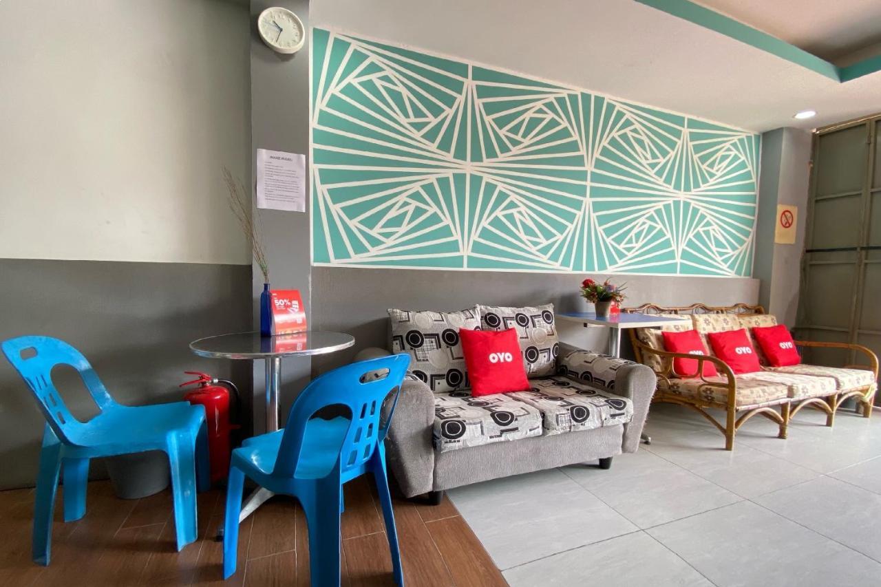 Spot On 90283 Twenty Seven Muntri Hotel Танджунг Бунга Екстериор снимка