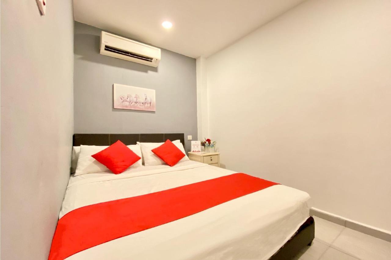 Spot On 90283 Twenty Seven Muntri Hotel Танджунг Бунга Екстериор снимка