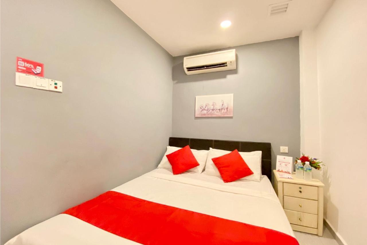Spot On 90283 Twenty Seven Muntri Hotel Танджунг Бунга Екстериор снимка
