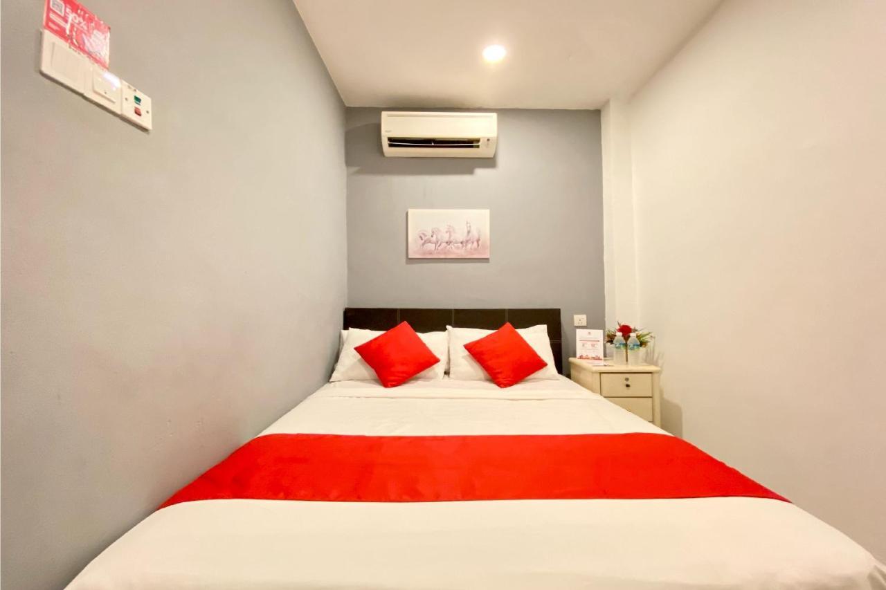 Spot On 90283 Twenty Seven Muntri Hotel Танджунг Бунга Екстериор снимка