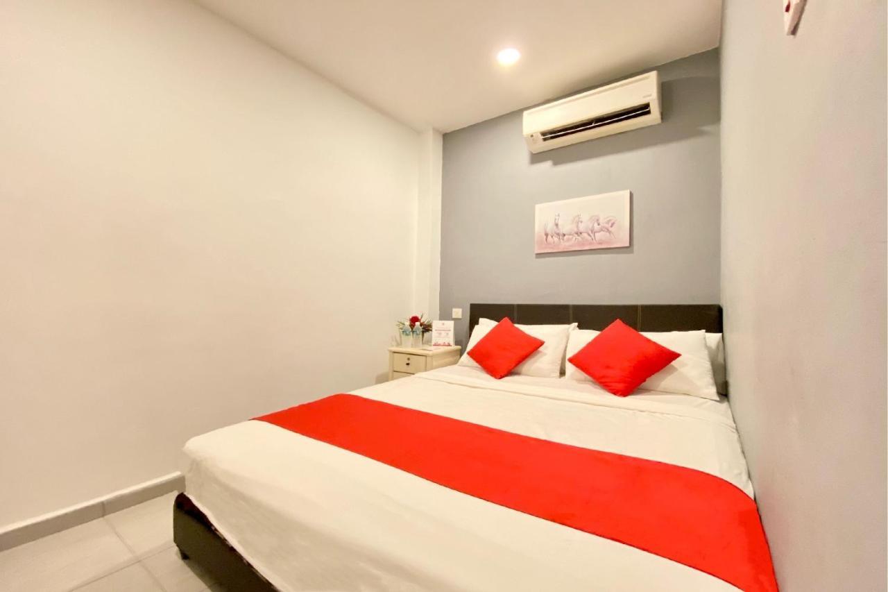 Spot On 90283 Twenty Seven Muntri Hotel Танджунг Бунга Екстериор снимка