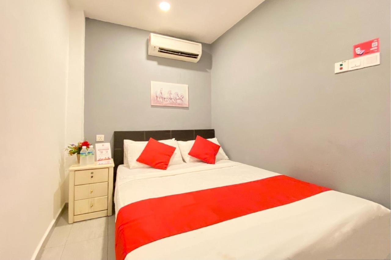 Spot On 90283 Twenty Seven Muntri Hotel Танджунг Бунга Екстериор снимка
